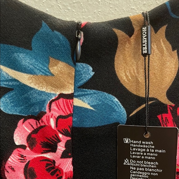 Floral Sleeveless Dress - Black and Pink - Picture 6 of 7